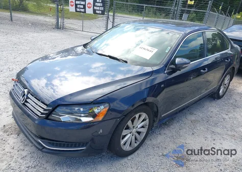 2012 Volkswagen Passat 2.5L Sel z USA, uszkodzony, nr VIN 1VWCH7A32CC072776